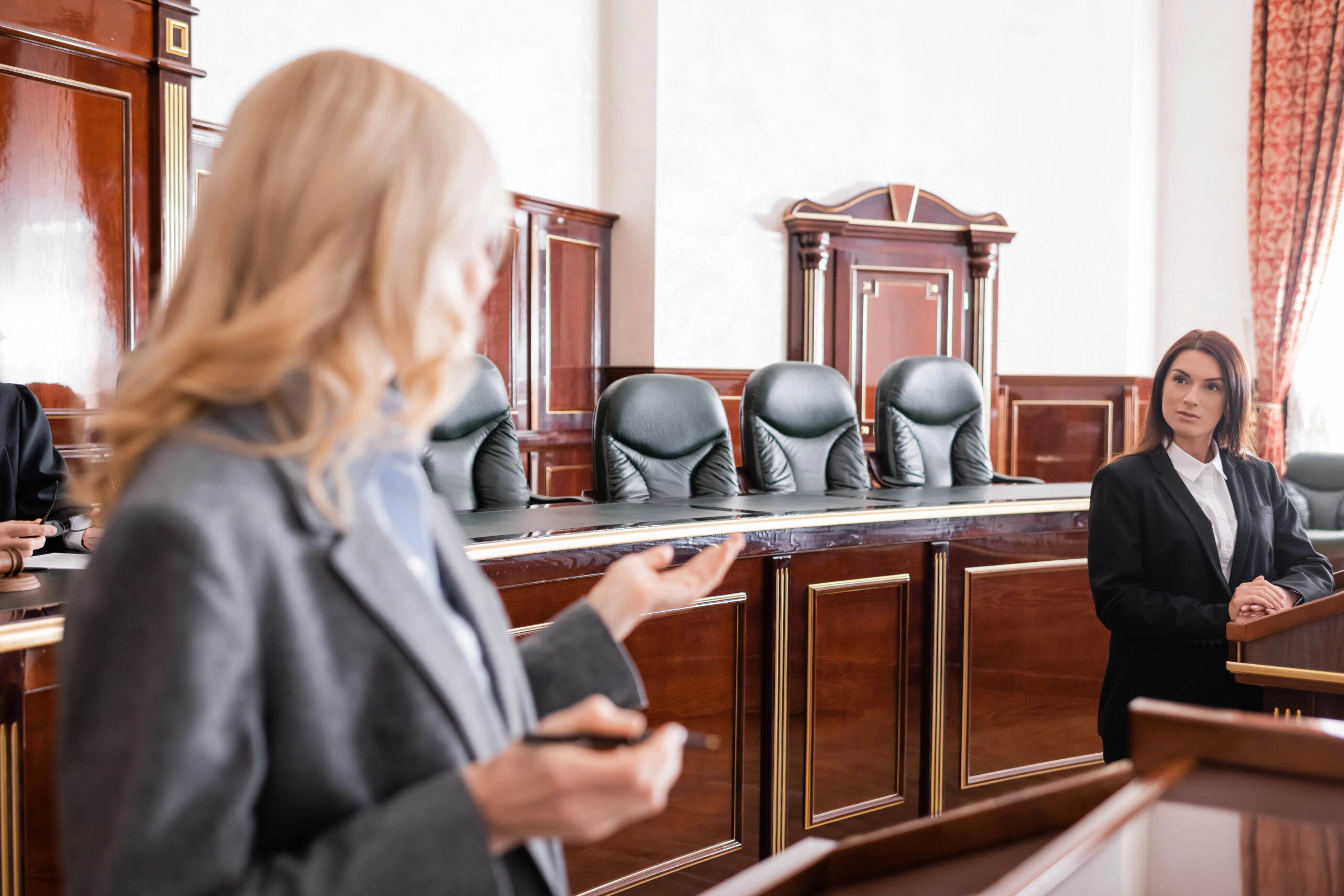 Обговорення правової справи з документами