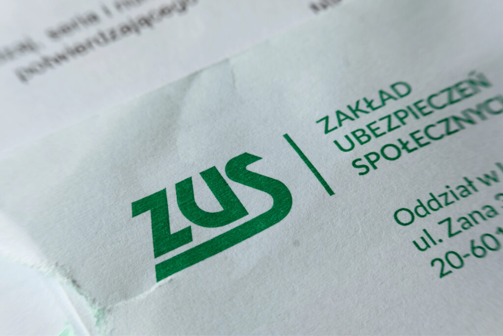 Логотип ZUS на документі соціального страхування