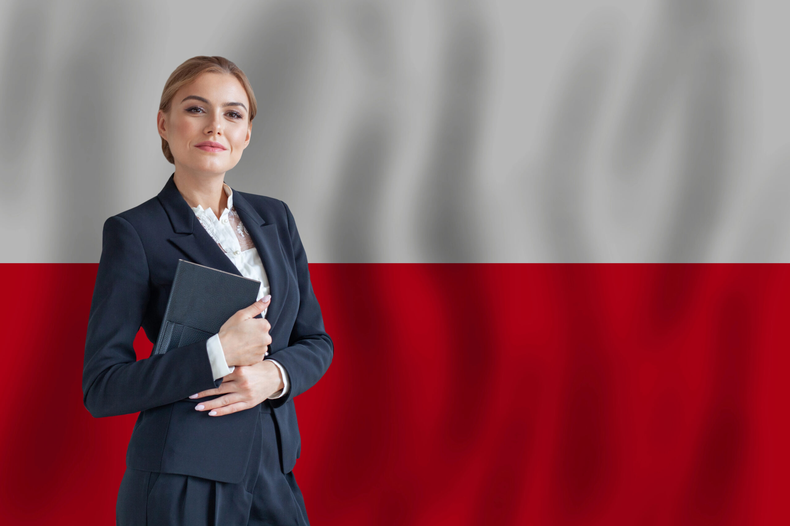 ділова жінка на тлі прапора Польщі